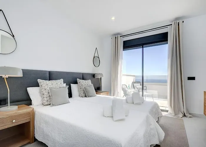 New 2 Bed Penthouse @ Hills With Sea View Appartement