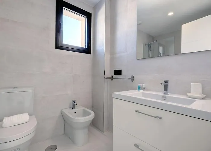 Апартаменти New 2 Bed Penthouse @ Hills With Sea View *