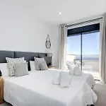 New 2 Bed Penthouse @ Hills With Sea View Apartamento