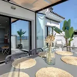 New 2 Bed Penthouse @ Hills With Sea View Apartamento